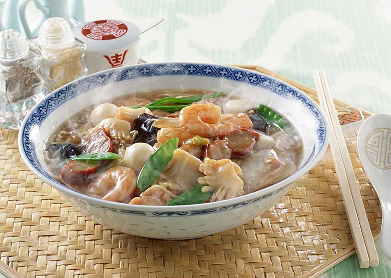 具がいっぱいなラーメン